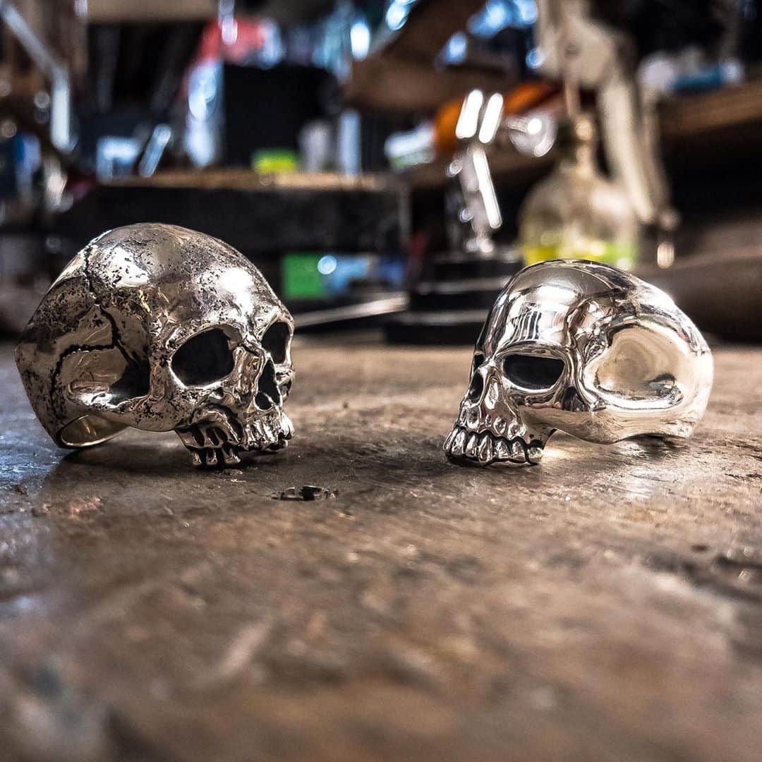 のインスタグラム：「NEW DESIGNS DROPPING SOON 👀 #new #design #silver #metal #heavymetal #rocknroll #gothic #skull #rose #chain #jewellery」