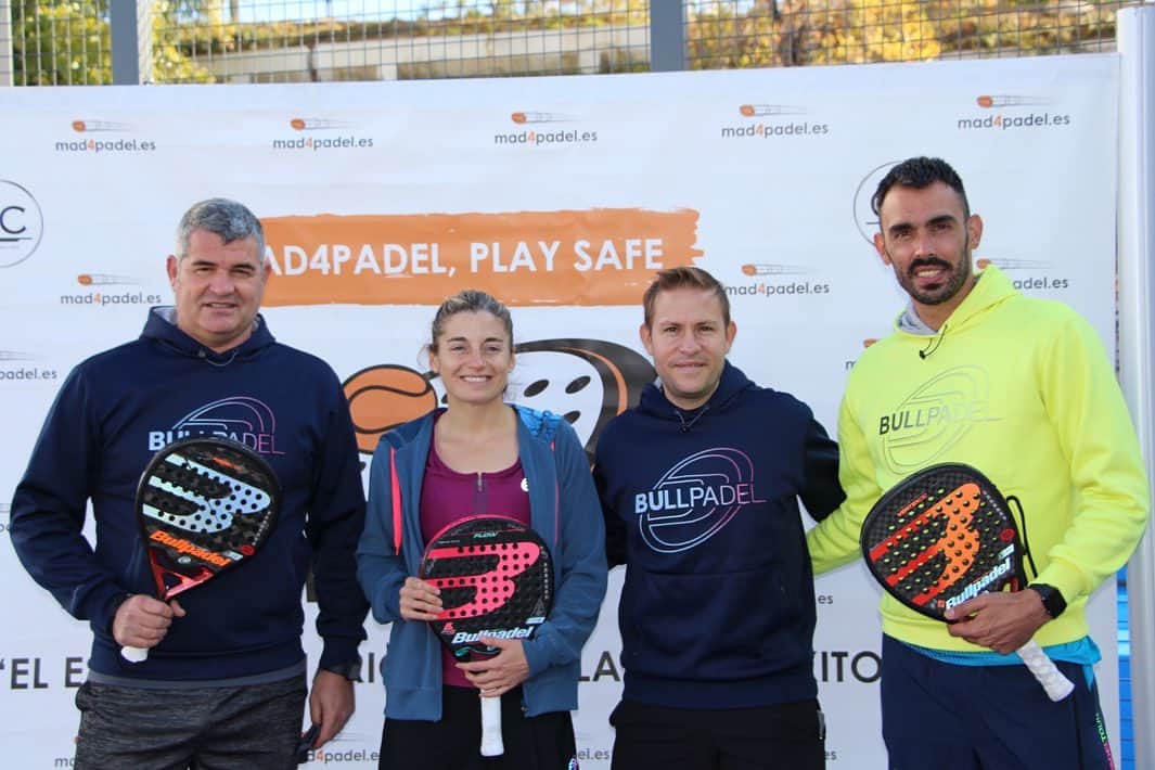 ジョルディ・コディーナのインスタグラム：「Q buen dia de padel hemos pasado hoy...! Con @raulrh77 @alejandrasalazar9 @robertofresnedosooficial y otros muchos q no salen en estas fotos... @bullpadelsport #bullpadelteam」