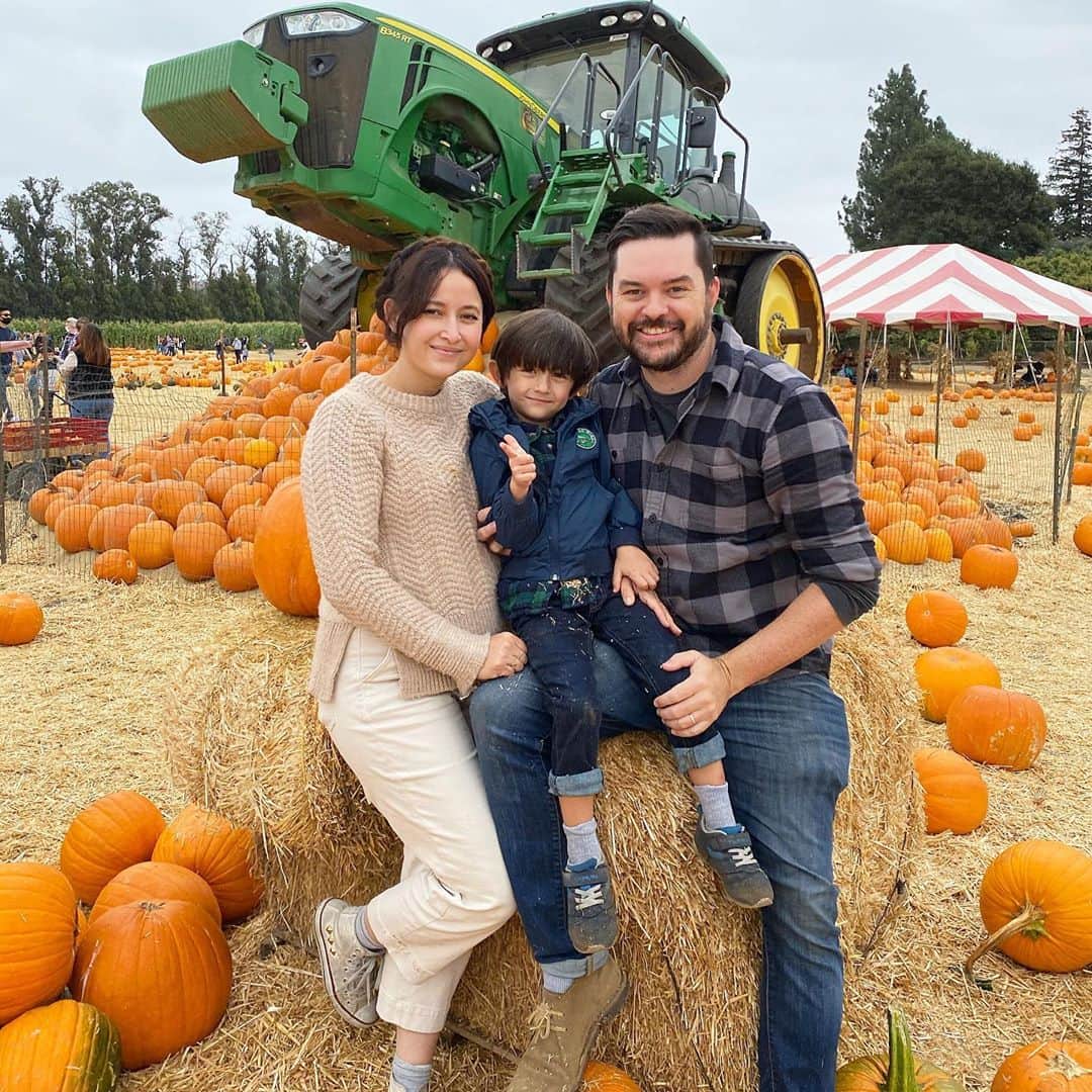 フリーディアのインスタグラム：「日本のみんなハッピーハロウィン🎃みんなより先に楽しめる〜 Happy Halloween to my friends in Japan!! 👻 They get to enjoy it before we do in LA! #halloween #pumpkinpatch #pumpkin #family #happy #happyhalloween #love #underwoodfamilyfarms」