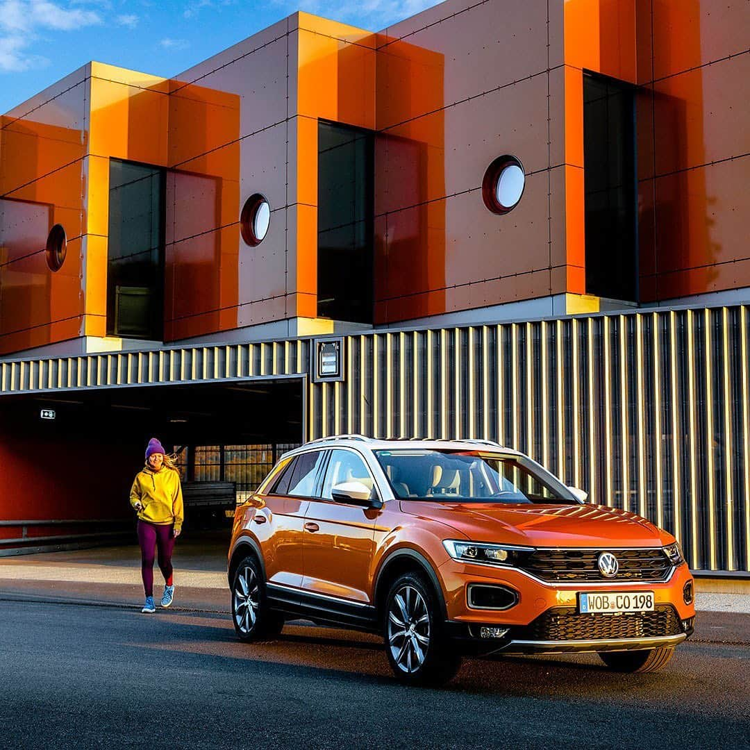 フォルクスワーゲンさんのインスタグラム写真 - (フォルクスワーゲンInstagram)「Colourfully prepared for Halloween. #halloweenvibes #colourful #vwtroc #volkswagen #vw」10月31日 1時13分 - volkswagen