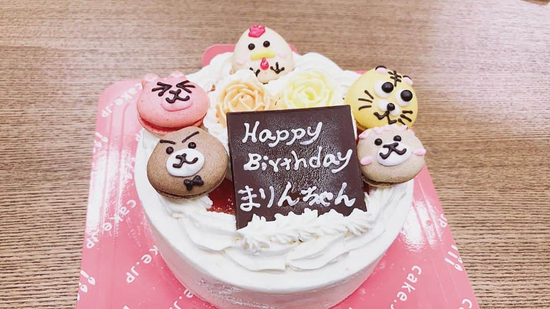 赤杖まりんさんのインスタグラム写真 - (赤杖まりんInstagram)「◻ 先週実は誕生日を迎えておりました、、！いぇい 🎂 新しい歳の目標は自分の好きな事に時間をいっぱいかける！売れる！です。 🎂 最初の2枚は自分で自分へ向けて作ったケーキ、後ろのケーキはメンバーがサプライズで祝ってくれた時のケーキ  #birthdaygirl #誕生日 #オリジナルケーキ」10月31日 1時14分 - dzue_slee