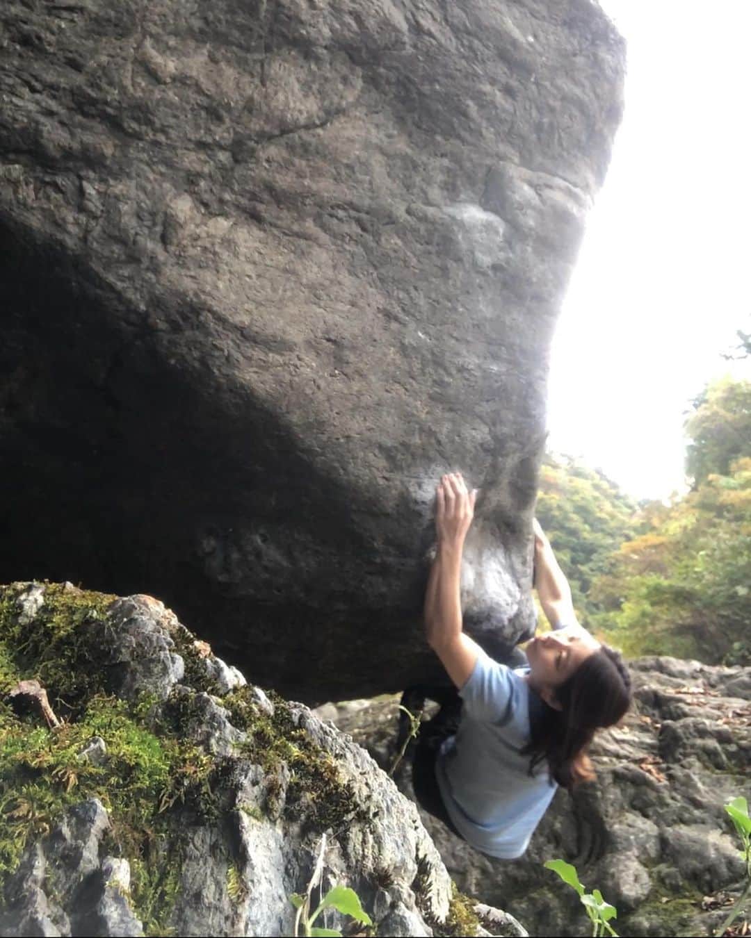 川端彰子さんのインスタグラム写真 - (川端彰子Instagram)「・ 1枚目…激闘 2枚目…ちょ、、も〜〜〜まじで全然進まないんすけど〜☠️  いやー、全然まだまだ見えてこない 。楽しいけど笑 今年の岩は、多少慣れてきたかな。  #climbing #bouldering #激闘」10月31日 1時26分 - akiko_kawabata_ha