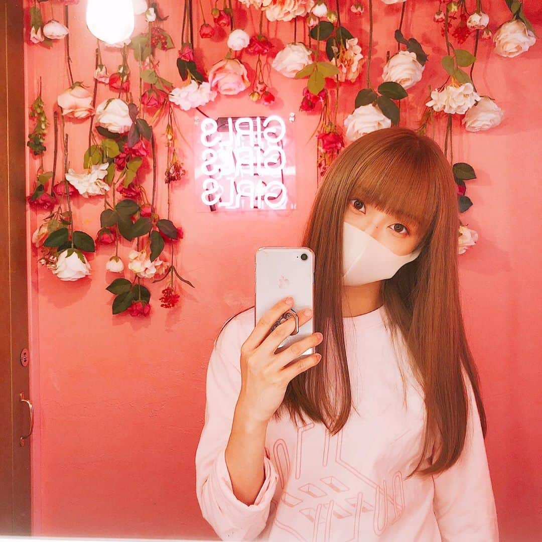 茉里のインスタグラム：「QuluQulu Love💖  顔疲れ過ぎててマスクのまま😷 とりあえず盛れ関係なく撮りまくった。笑」