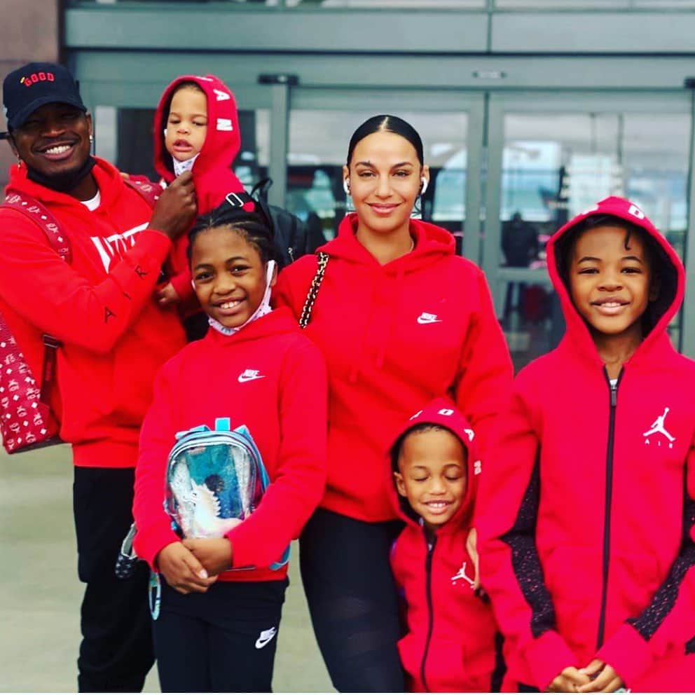 NE-YOさんのインスタグラム写真 - (NE-YOInstagram)「THE SMITH CLAN❤️👊🏾♥️ My wife is a @nike  junkie.  She dressed us all and I let her. ❤️❤️❤️❤️❤️❤️❤️❤️❤️❤️ #MeAndMine」10月31日 1時22分 - neyo