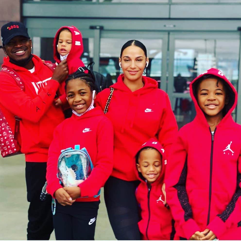 NE-YOのインスタグラム：「THE SMITH CLAN❤️👊🏾♥️ My wife is a @nike  junkie.  She dressed us all and I let her. ❤️❤️❤️❤️❤️❤️❤️❤️❤️❤️ #MeAndMine」