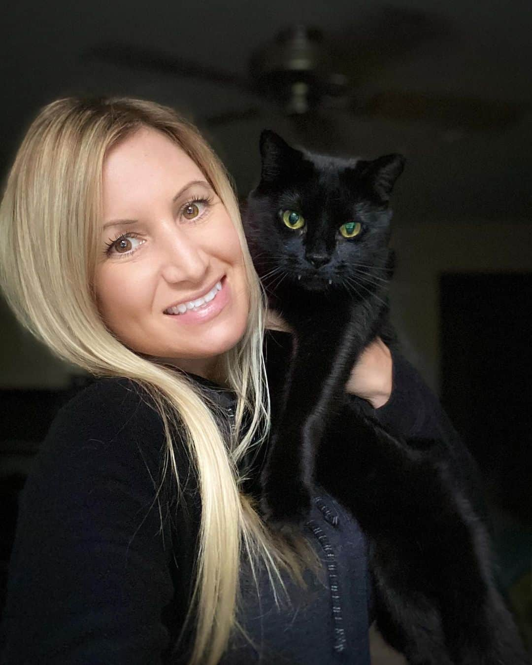 セルジオさんのインスタグラム写真 - (セルジオInstagram)「Cat mom here: 🙋🏼‍♀️ With only a few days left to #blackcatawarenessmonth I want to take a moment to acknowledge my precious panthers and how much they have changed my life.  Before them I was drowning in grief and battling severe depression.  Monk and Bean came to me at a time in my life where I felt utterly hopeless.  They helped me rediscover my smile, my will and gave me a purpose. Anyone who believes that black cats are bad luck I’d like to invite you to re-examine those beliefs.  If not for them and this account I would never have met @burmaadventurecat, who is now our family. And knowing them has been a game changer. I also would not know all of you and felt the love and friendship from this wonderful cat/animal loving community.  Forever grateful for my two rescues who rescued me. #adoptablackcat #thankmelater 🖤  . . #blackcats #blackcatsclub #blackcatsofinstagram #myfurbabies #rescuecats #catmom #whorescuedwho #whosavedwho #catsandwomen #catladies #coicommunity #blackcatsrock #meowed #petco #9gagcute #thedodo #vampirecat #buzzfeedcats #meowed #catsofinsta #catsofig #igcats #igkitty #catsofinstagram #catslife #catladylife #ilovemycats #mykidshavefur」10月31日 1時23分 - monkandbean