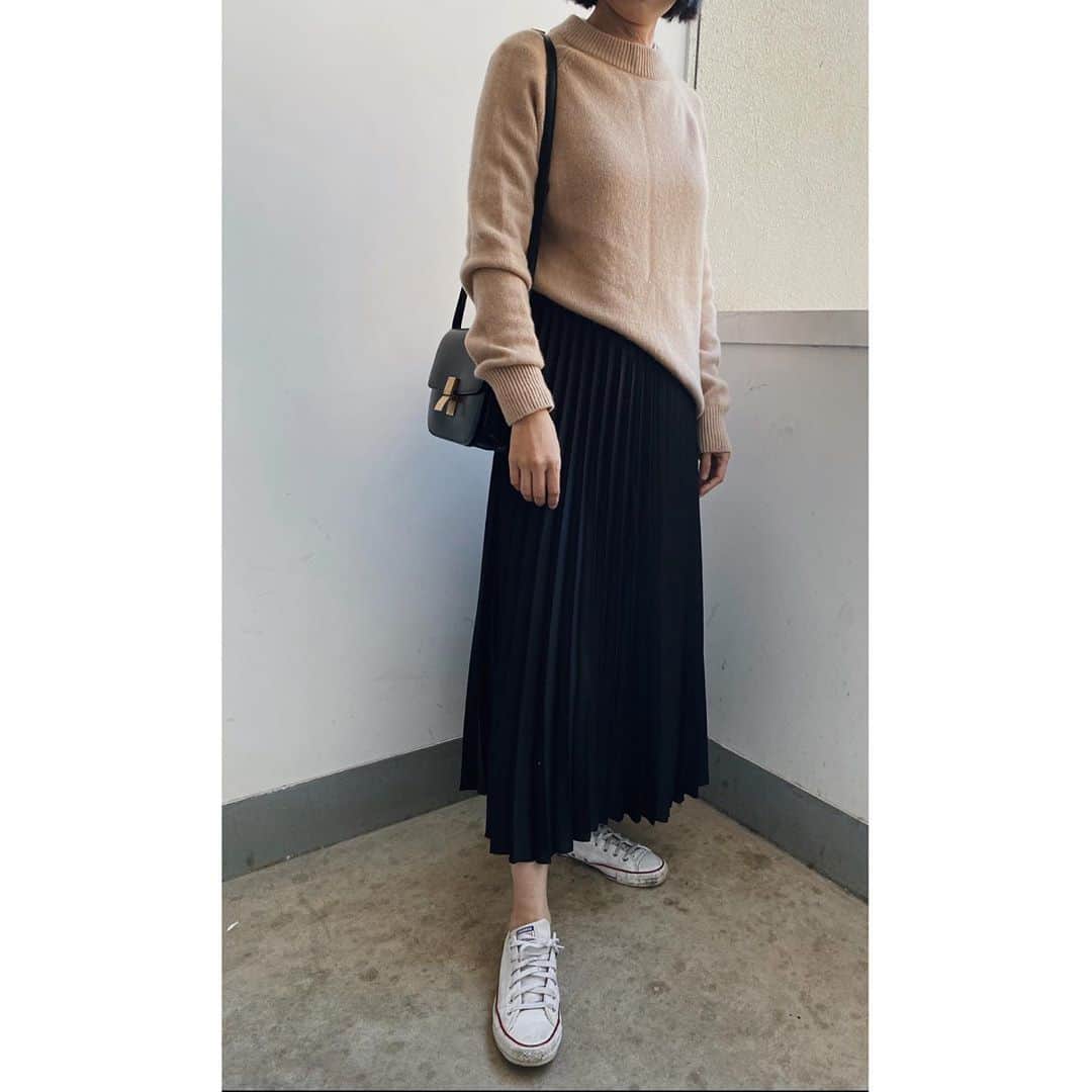 mixmatchisthekeyさんのインスタグラム写真 - (mixmatchisthekeyInstagram)「🖤pleated skirt」10月31日 1時29分 - zhuzhulifenotes