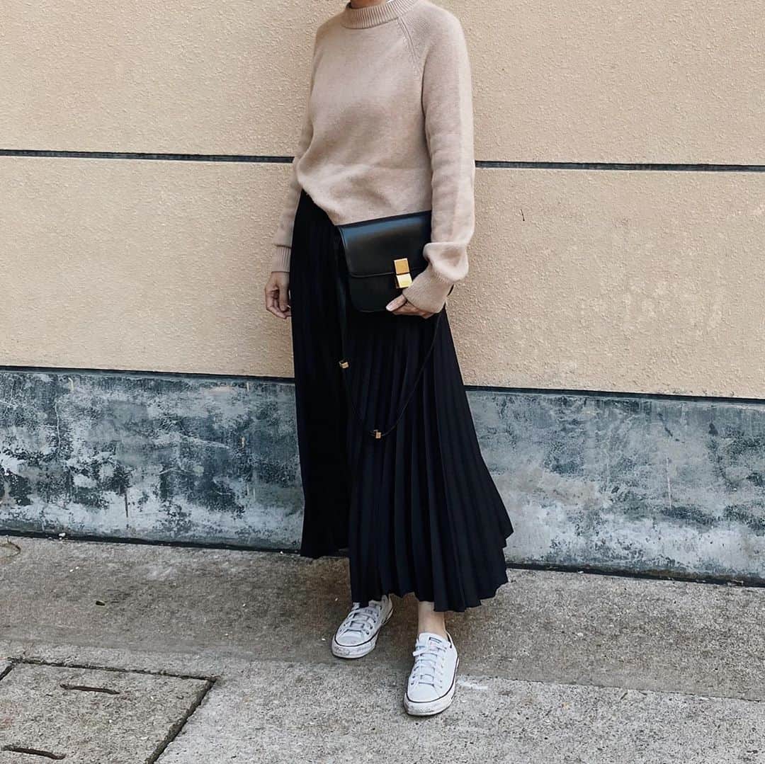 mixmatchisthekeyさんのインスタグラム写真 - (mixmatchisthekeyInstagram)「🖤pleated skirt」10月31日 1時29分 - zhuzhulifenotes