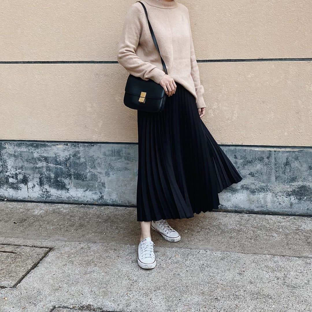mixmatchisthekeyさんのインスタグラム写真 - (mixmatchisthekeyInstagram)「🖤pleated skirt」10月31日 1時29分 - zhuzhulifenotes