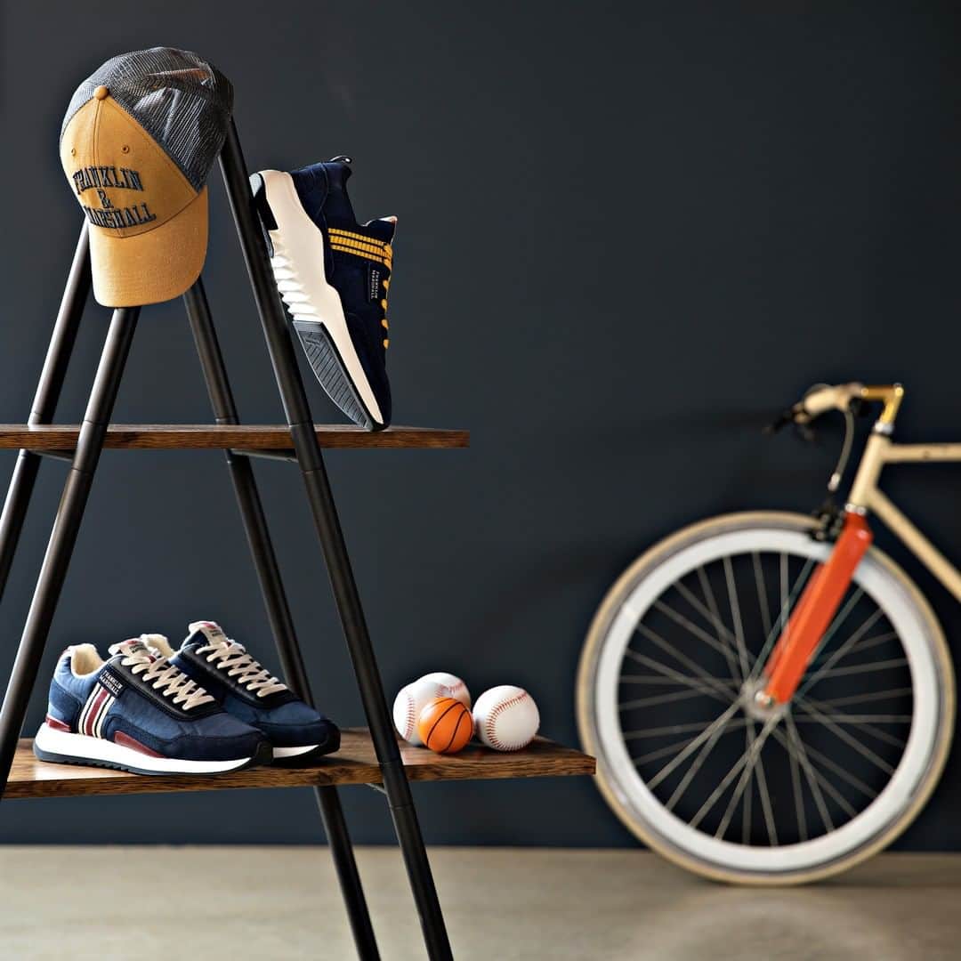 フランクリン&マーシャルのインスタグラム：「FRANKLIN & MARSHALL  FW2020 COLLECTION   Details matter	  #franklinandmarshall #newcollection #cap #shoes」