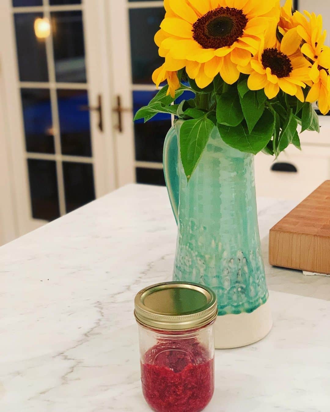 のインスタグラム：「Chia raspberry jam from scratch. Delish. Almost as good as @emilyroseshaw_ @kristindahlnutrition but not quite 😭😭😭.」