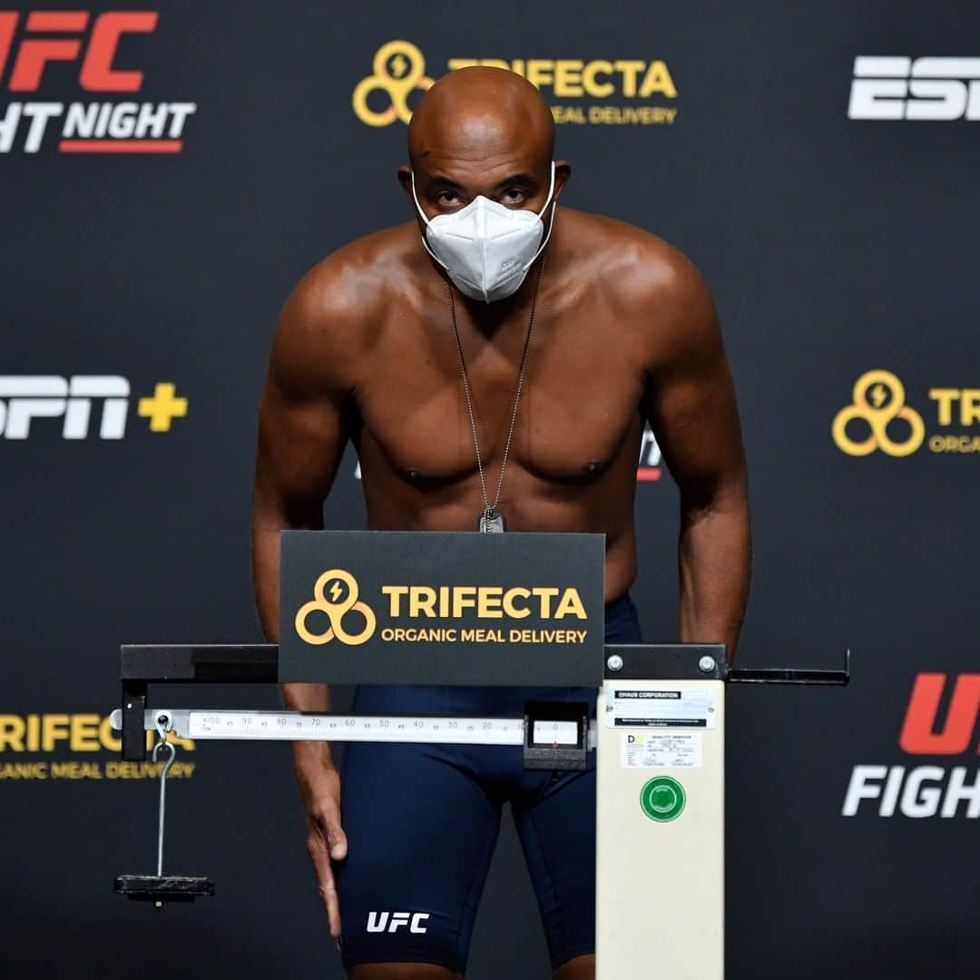 UFCさんのインスタグラム写真 - (UFCInstagram)「For the final time🕷 @SpiderAndersonSilva is ready for one last dance. #UFCVegas12」10月31日 1時37分 - ufc