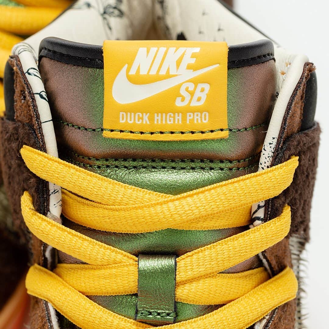 HYPEBEASTさんのインスタグラム写真 - (HYPEBEASTInstagram)「@hypebeastkicks: @cncpts has officially unveiled the @nikesb Dunk High "TurDUNKen." The name is inspired by the hybrid turducken — a combination of turkey, duck, and chicken meat, popularized by American football announcers. Concepts’ latest SB collaboration nods to the holiday season’s three Fs: food, football, and friendship. From a build standpoint, the “TurDUNKen” draws its inspiration from the mallard dunk, mixing shaggy brown suedes with a sandy toebox and laser-cut detailing on the quarter panel. Tongues give off an iridescent sheen and Swooshes alternate between shimmering blue and green, much like a mallard’s feathers. The shoe will be available starting November 14 exclusively at Concepts, and will arrive at skate shops like the @berricscanteen on November 20.⁠⠀ Photo: Concepts」10月31日 1時37分 - hypebeast