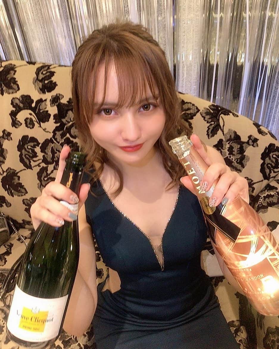 ニーナのインスタグラム：「30分で空いたから酔った😱」