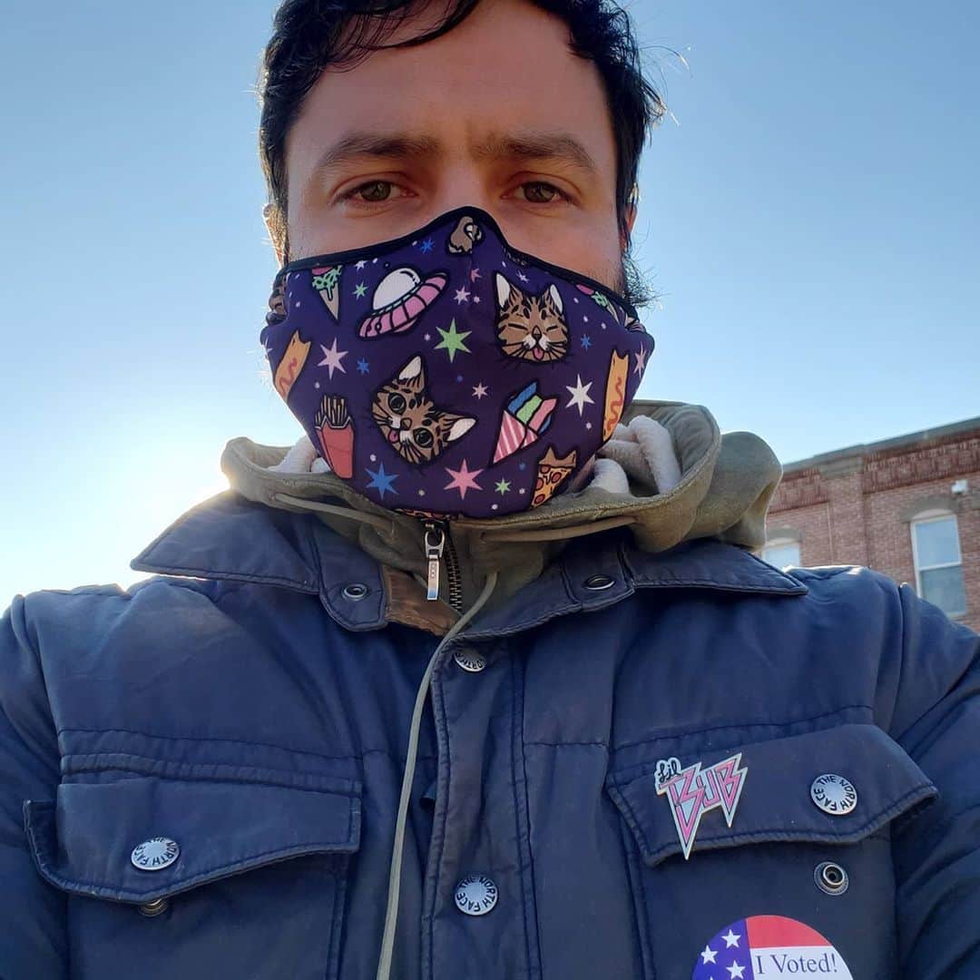 Lil BUBさんのインスタグラム写真 - (Lil BUBInstagram)「On Wednesday I stood in line for over an hour and just as I was about to vote, I realized I didn't have my ID. So I came back this morning and waited again,  this time for 2 hours in 35 degree weather. It was worth it. Whatever it takes, vote.」10月31日 1時45分 - iamlilbub