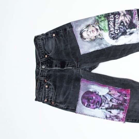 アンドレアクルーズのインスタグラム：「The portraits painted on these jeans are the portraits of the models in our latest fashion show.   This representation was made in collaboration with the artist @anachateau.  #andreacrews #fashionarts #jeanslovers #denimstyle #paintingonclothes #upcyclingfashion #artsandcraft」
