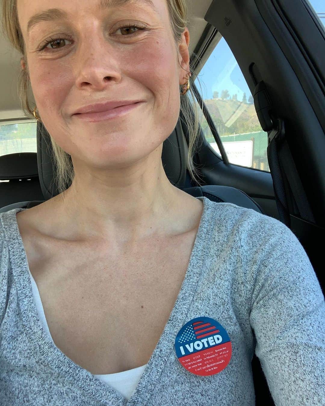 ブリー・ラーソンさんのインスタグラム写真 - (ブリー・ラーソンInstagram)「Voting can be a 𝔭𝔯𝔢𝔠𝔞𝔯𝔦𝔬𝔲𝔰 experience. Turns out some vote by mail ballots don't show up to your home, like in my case this year! 𝓢𝓸, 𝔀𝓱𝓪𝓽 𝓭𝓲𝓭 𝓘 𝓭𝓸? I put on my mask, placed my voter guide in my handy dandy VOTE purse and drove my ass down to my local polling location to request a ballot and VOTED. It may not be as easy as we want it to be, but even a complicated journey to having your vote counted is a journey worth embarking on. Vote in person if you haven’t yet voted, or drop your mail in ballot at your local ballot box (don't mail it now as it may not get there on time to be counted!). Your voice matters. Your vote is valid. And I am wishing you all the strength in fighting any battles on your vote 2020 journey! For more resources, visit IWillVote.com and if you run into any problems voting or have questions call 866-OUR-VOTE 🗳 💕 #Vote」10月31日 7時25分 - brielarson