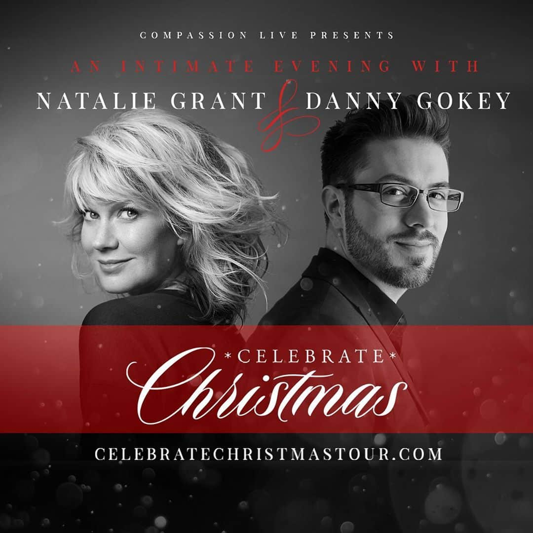 ダニー・ゴーキーさんのインスタグラム写真 - (ダニー・ゴーキーInstagram)「A little Christmas cheer to round out the week!  Tickets are now on sale 🙌🙌🙌 Head to my website to see if @nataliegrant & I are coming to your area 🎁🎄 @compassionlive #christmascheer」10月31日 7時18分 - dannygokey