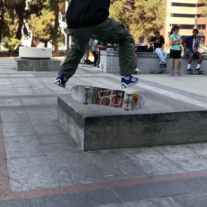 のインスタグラム：「/// @fgustavoo making it look easy ✨. • #adidasSkateboarding」