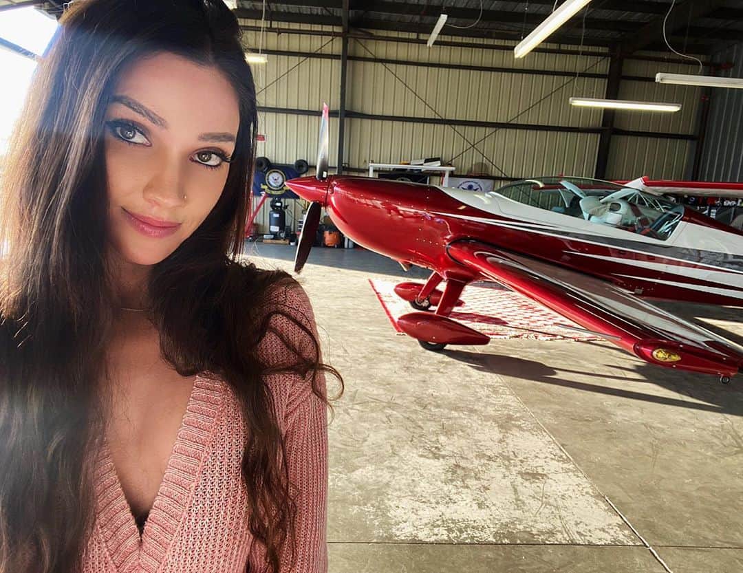 Kristina Bashamさんのインスタグラム写真 - (Kristina BashamInstagram)「My new Extra 330LX ✈️😍 You can come fly N555LX at @xlaviationllc (if you have a pilots license of  course) , or else one of our CFI’w would give you a ride! Contact them if interested! You are gonna fall in love with it! @extraaircraft @xlaviationllc #fly #tailwheel #aerobatics #extra330」10月31日 2時02分 - kristinabasham
