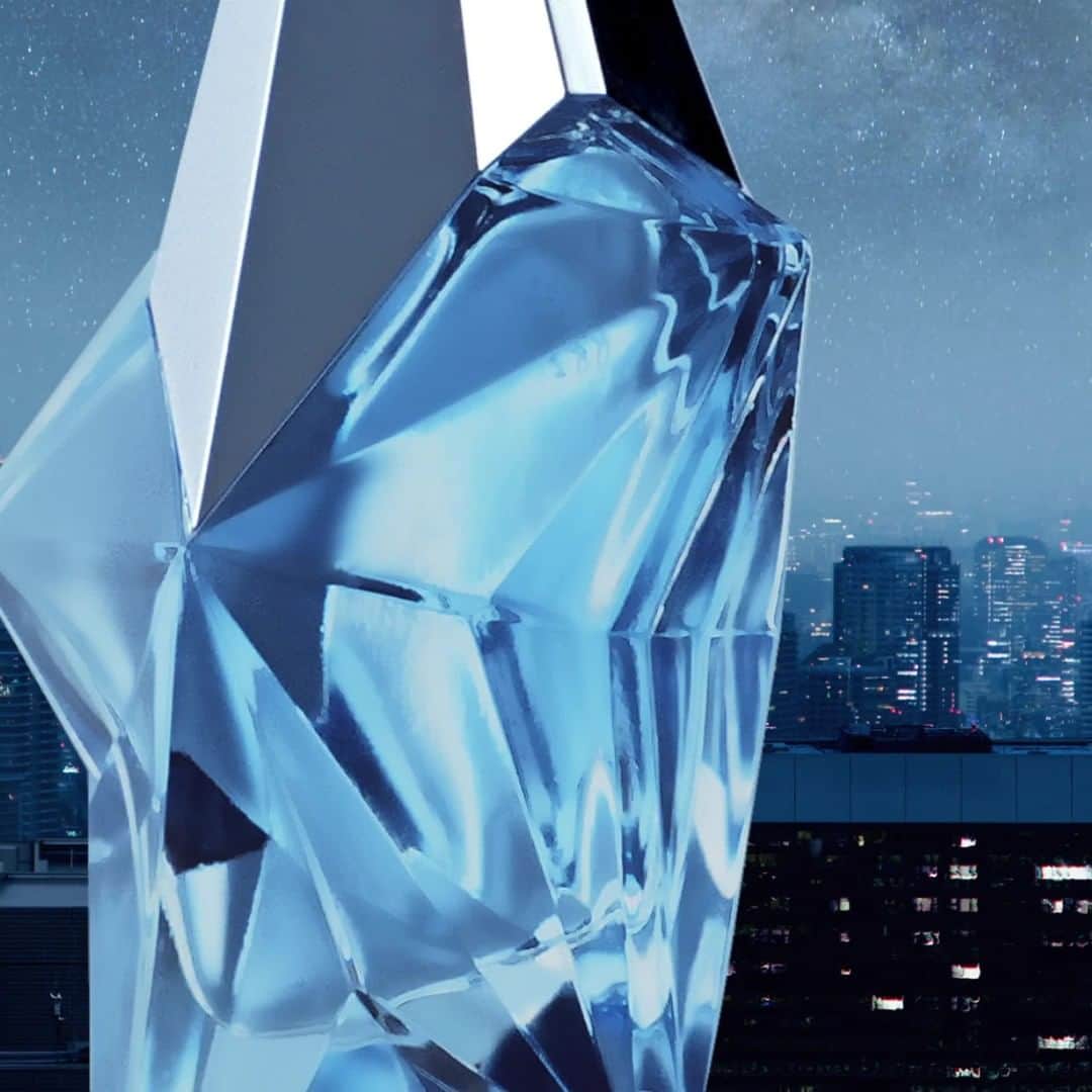 ミュグレーのインスタグラム：「Reveal your boldness and make all your fantasies come true with Angel, the wildly sensual scent no one can resist.  #MuglerAngel #WilderThanDreams」
