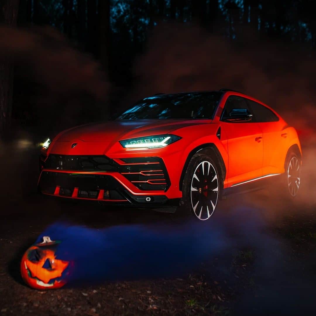 ランボルギーニのインスタグラム：「We’re getting into the mood for tomorrow. Wait and see.  #Lamborghini #Urus #UnlockAnyRoad #HappyHalloween」