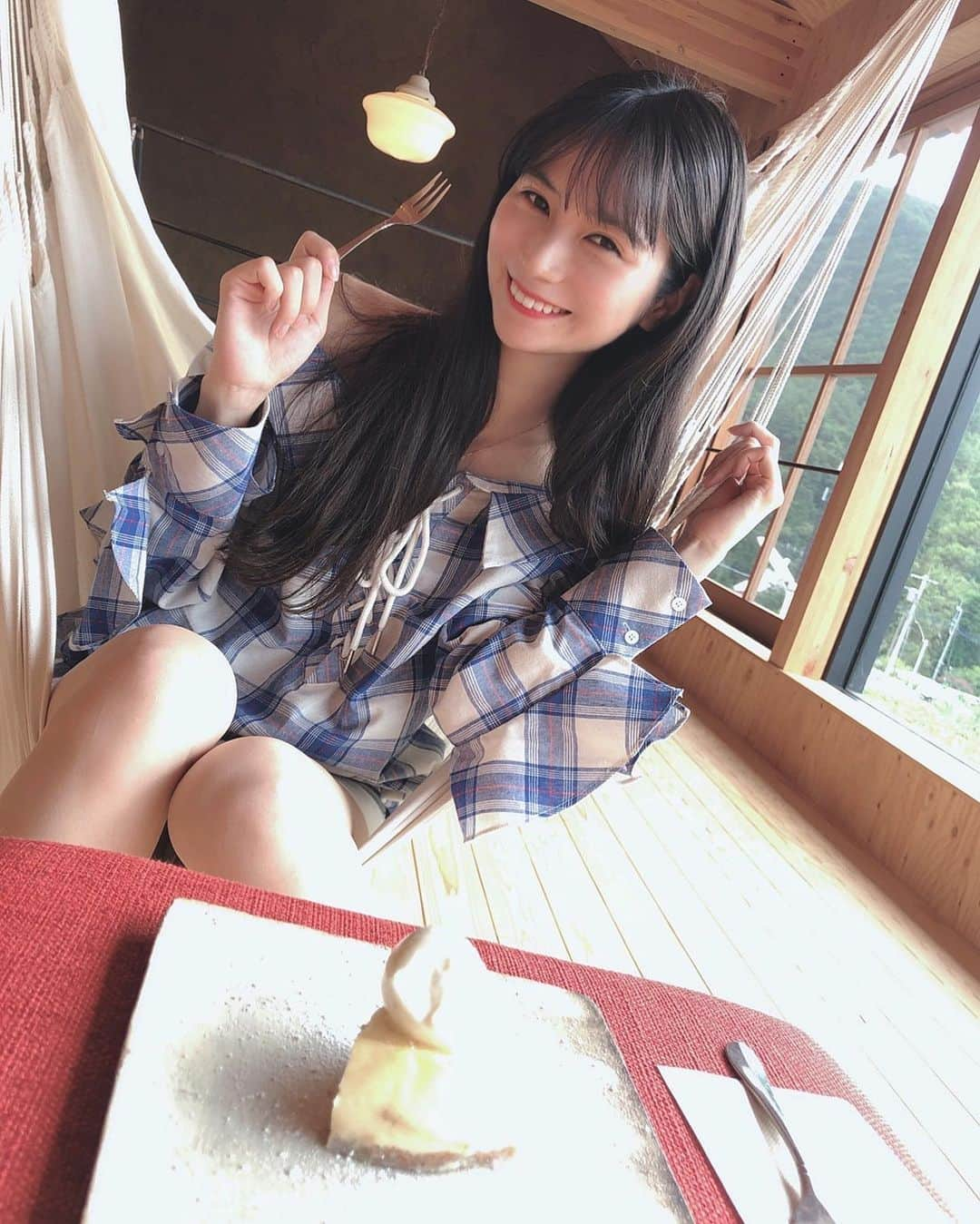 高瀬友規奈さんのインスタグラム写真 - (高瀬友規奈Instagram)「When you’re about to dig in the best cheesecake everrrrr🤤(can’t you imagine this cheesecake is served only 6 slices A DAY!) ・ ・ ・ 1日1ホール限定の幻のチーズケーキ。 #98wines#japanesewinery#cheesecake」10月31日 2時10分 - yukina_731