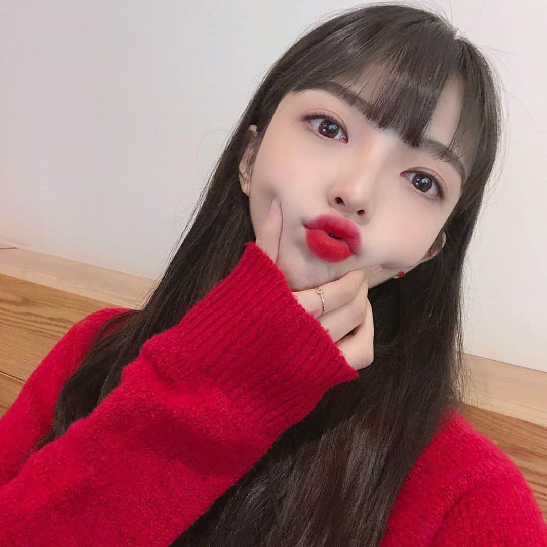ユジョン のインスタグラム：「이건 진짜 가을립.... 너무 예쁜데? #제품협찬 #캔디랩크림팝 #캔디랩 #CANDYLA  나는 10호 #스닉픽」
