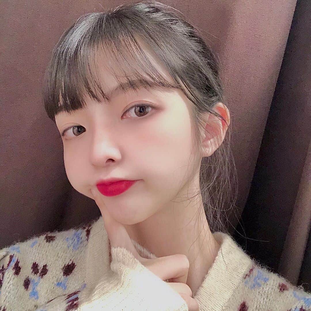 ユジョン のインスタグラム：「너와 함께한 어제가 익숙해져서 오늘이 허전해」