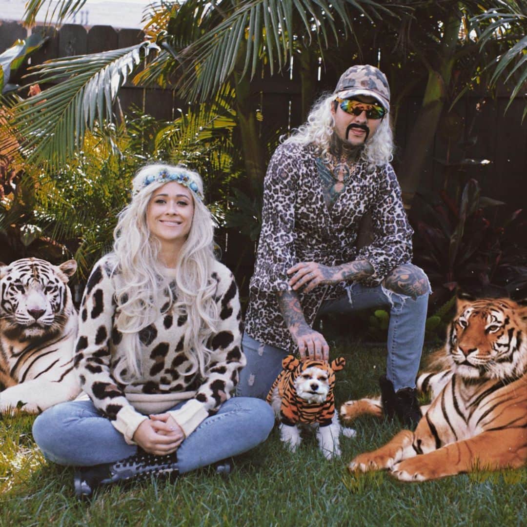 トニー・ペリーのインスタグラム：「🐅👑 Happy Halloween!」