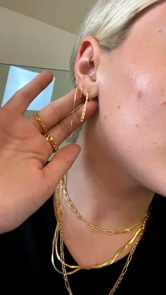 Estée Lalondeのインスタグラム：「@daisy_jewellery」