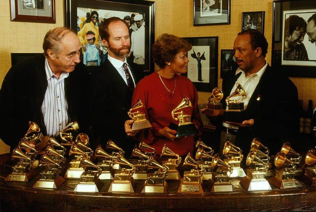 The GRAMMYsさんのインスタグラム写真 - (The GRAMMYsInstagram)「A dive into our #GRAMMYVault ➡️ Henry Mancini (@henrymanciniofficial), Mike Green, Dionne Warwick (@therealdionnew) and @QuincyJones, circa 1988.   Collectively, these artists have 53 #GRAMMYs and 166 nominations. 👏」10月31日 2時26分 - recordingacademy