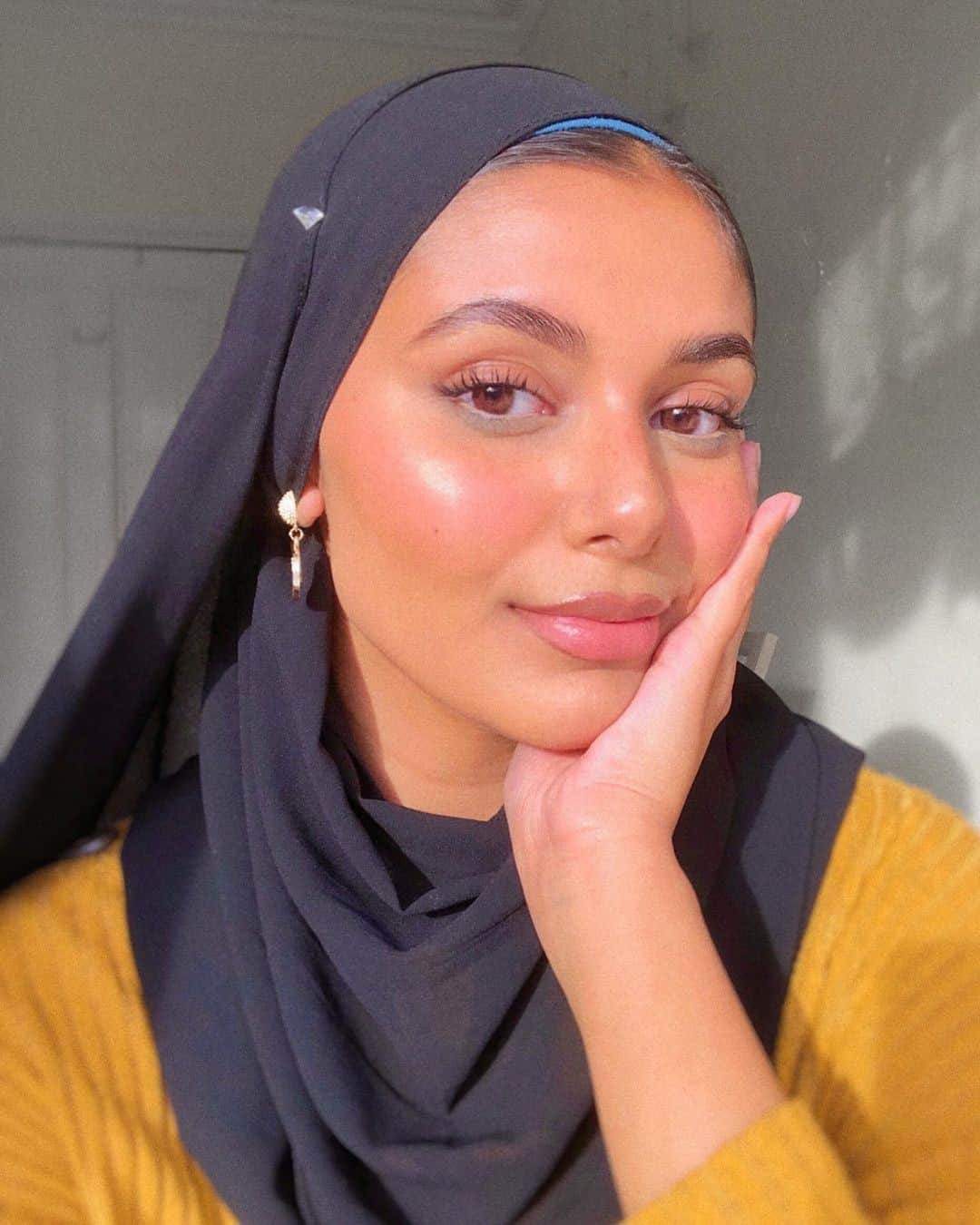 BECCAさんのインスタグラム写真 - (BECCAInstagram)「The @Sephora VIB Sale is FINALLY here. Don't miss your chance to stock up on your BECCA favorites. ✨   @sumayyah.islam finishes off her flawless look with Pressed Highlighter in our best-selling shade, Champagne Pop. #sephoravib」10月31日 2時45分 - beccacosmetics