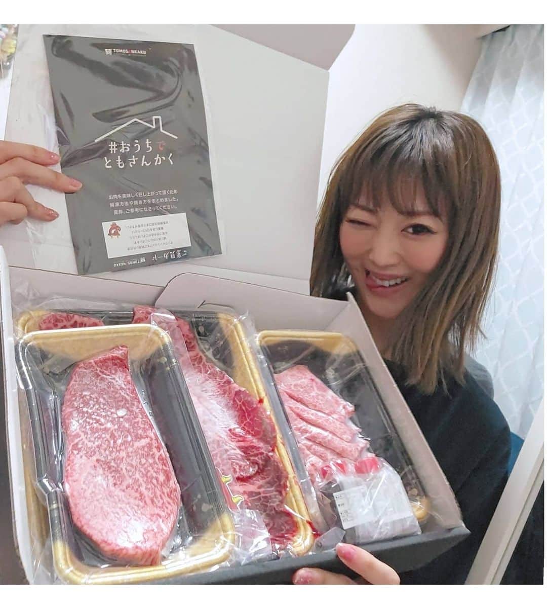 松浦麻里奈さんのインスタグラム写真 - (松浦麻里奈Instagram)「黒毛和牛 A5ランクの高級肉を 低価格帯で提供しているコスパ最強の焼肉店😤👍  @tomosankaku_official 船橋にあるよ🌷 ムービー🎥1.2枚目。  コース20品、５０種類以上こ飲み放題付きの白ご飯おかわり自由！ ご飯は、コシヒカリやで🤔👍 うまいに決まってる。んで、４８００円安い！  安すぎる(✿ ♡‿♡) なんで安いのかは、問屋から直送！ お通しなし、サービス料なし！  美味しすぎて、安すぎてオンラインショップにて。 4.5人前1キロくらいが半額やで！  あたしは超贅沢セット２万▶半額の１万で。 今日バーベキューする😍✨😍✨  コースは、 🌸食前牛テールスープ 🌸山芋キムチ、ミノチャンジャ 🌸ハツ刺し、極上牛タン刺し 🌸チョレギサラダ  🌸食べ比べ牛タン 霜降りタン塩とゆずこしょうタン 🌸720H 熟成 A5 サーロイン握り 720時間手間暇かけて丁寧に熟成した贅沢サーロインを 超高級トリュフ塩で味付けした極上の和牛寿司です。 🌸本日の特選カルビ2種 🌸厚切りハラミ 🌸厚切りレアロース 🌸本日の厳選ホルモン2種 🌸お口直しのさっぱりきゅうり 🌸特上みすじの焼きすき 牛一頭に3kgしか取れない超希少部位みすじを使用！ 🌸盛岡冷麺 ともさんかく完全オリジナルつけ麺スタイル 🌸ひんやりプチ大福  贅沢すぎるよね？！！！  しかも、飲み放題💓💓💓💓💓💓   #焼肉酒場ともさんかく #船橋焼肉 #ともさんかく #焼肉屋ともさんかく #pr#焼き肉#焼肉#船橋グルメ #コスパ最強 #コスパ最強焼肉 #船橋 #バーベキュー #bbq🍖 #黒毛和牛 #牛タン#冷麺#dinner#東京グルメ #グルメスタグラム #グルメpr #グルメ女子 #ハラミ #オンラインショップ #インスタグルメアワード2020 #肉刺し #贅沢 #お肉 #肉」10月31日 2時45分 - ay114.831m
