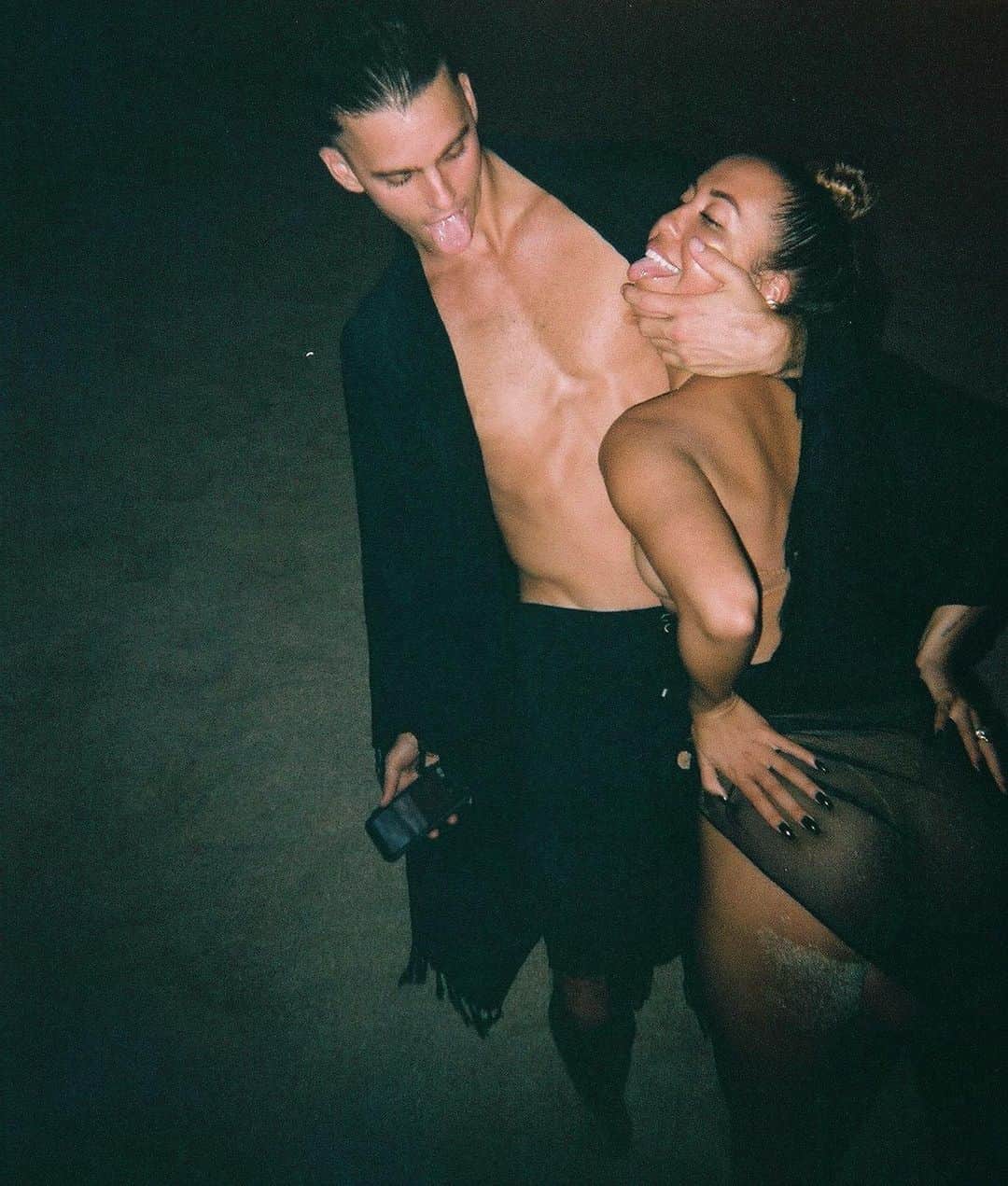 ジェイ・アルヴァリーズのインスタグラム：「Last couple weeks vibinnnn..🥳 How you guys living? Has anyone’s country gone back to normal? 🤷🏽‍♂️🦋」