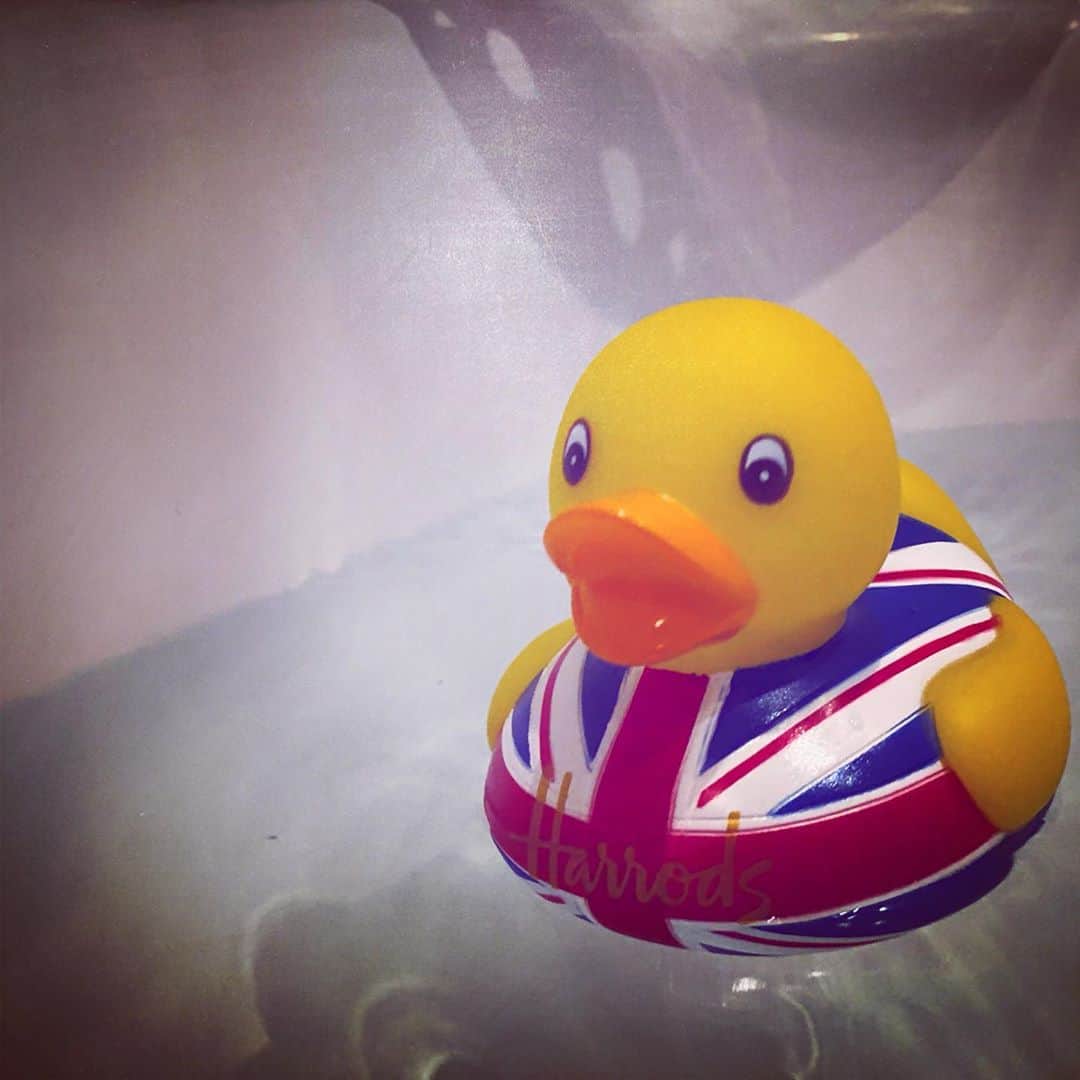 KOKIAのインスタグラム：「Autum is the best season for me to write songs. How’s everyone? It’s not related to the picture at all I was just thinking about everyone in a bath.」