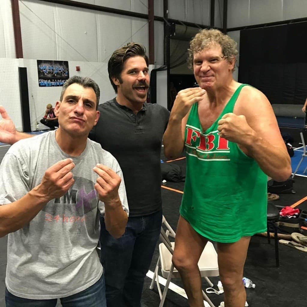 ジョーイ・ライアンのインスタグラム：「If you have the means, please donate to the Tracy Smothers Memorial Fund at https://gf.me/u/y472if」