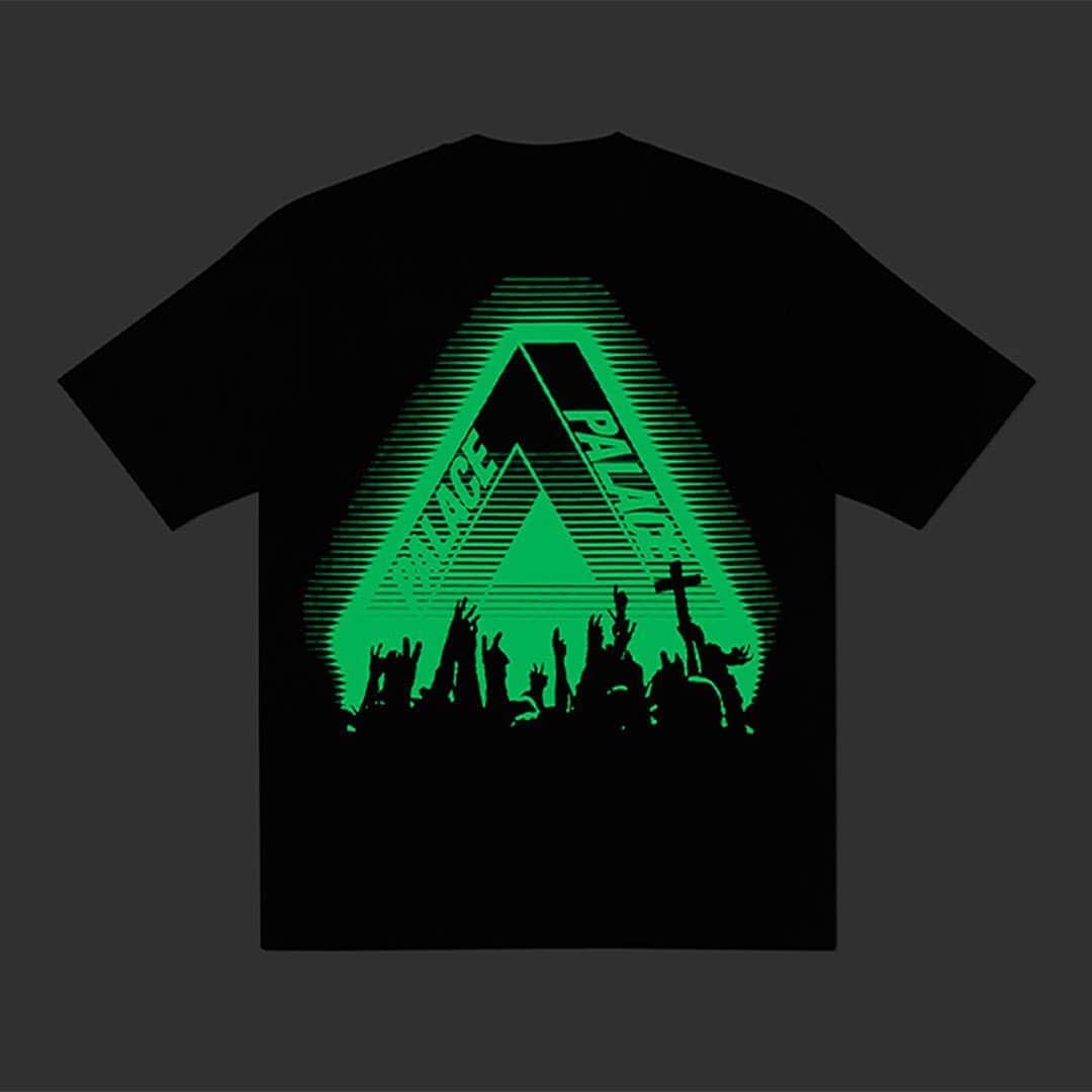 HYPEBEASTさんのインスタグラム写真 - (HYPEBEASTInstagram)「@hypebeaststyle: @palaceskateboards is fending off Halloween phantoms with its latest "Tri-Cult" Glow-in-the-Dark T-Shirt. This one-off drop features an array of zombie-like hands grasping the bottom of the brand’s Tri-Ferg — a graphic then repeated in typical Palace style on the left side of the T-shirt. In-keeping with its Halloween theme, each piece arrives in an all-black colorway with glow-in-the-dark graphics. The shirt is set to drop on October 31 via Palace at 11 AM EST.⁠⠀ Photo: Palace」10月31日 2時58分 - hypebeast