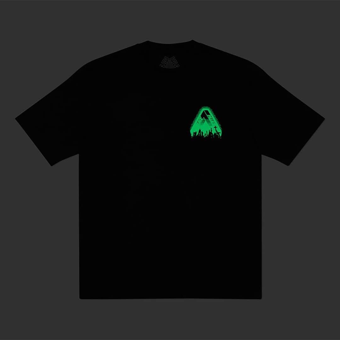 HYPEBEASTさんのインスタグラム写真 - (HYPEBEASTInstagram)「@hypebeaststyle: @palaceskateboards is fending off Halloween phantoms with its latest "Tri-Cult" Glow-in-the-Dark T-Shirt. This one-off drop features an array of zombie-like hands grasping the bottom of the brand’s Tri-Ferg — a graphic then repeated in typical Palace style on the left side of the T-shirt. In-keeping with its Halloween theme, each piece arrives in an all-black colorway with glow-in-the-dark graphics. The shirt is set to drop on October 31 via Palace at 11 AM EST.⁠⠀ Photo: Palace」10月31日 2時58分 - hypebeast