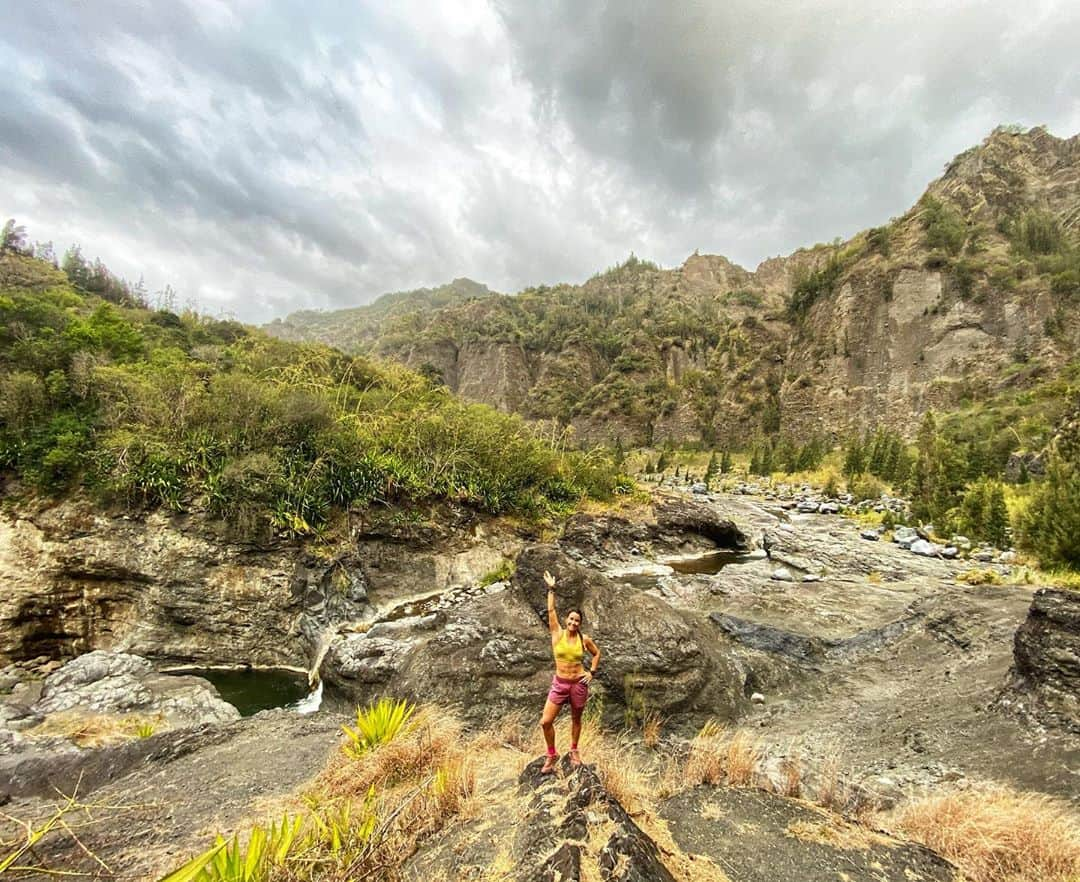 ジョアン・ディファイさんのインスタグラム写真 - (ジョアン・ディファイInstagram)「Petit tour dans la montagne ⛰🏃🏽‍♀️💚 avec @phacoach #MotherNature #baladedusoir」10月31日 3時01分 - johannedefay