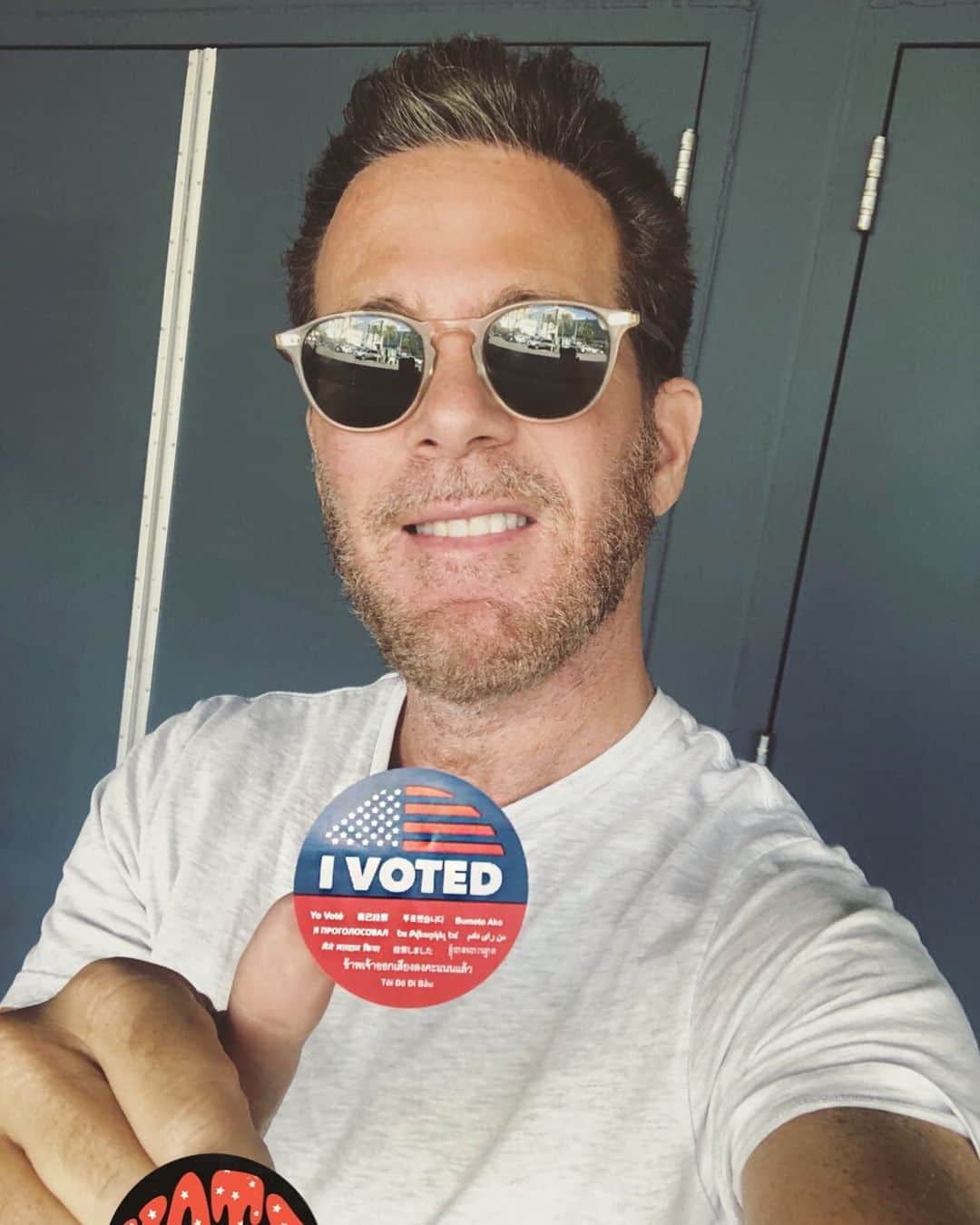 scottlippsさんのインスタグラム写真 - (scottlippsInstagram)「First in line...do your part and have a great weekend #voted #2020」10月31日 3時04分 - scottlipps