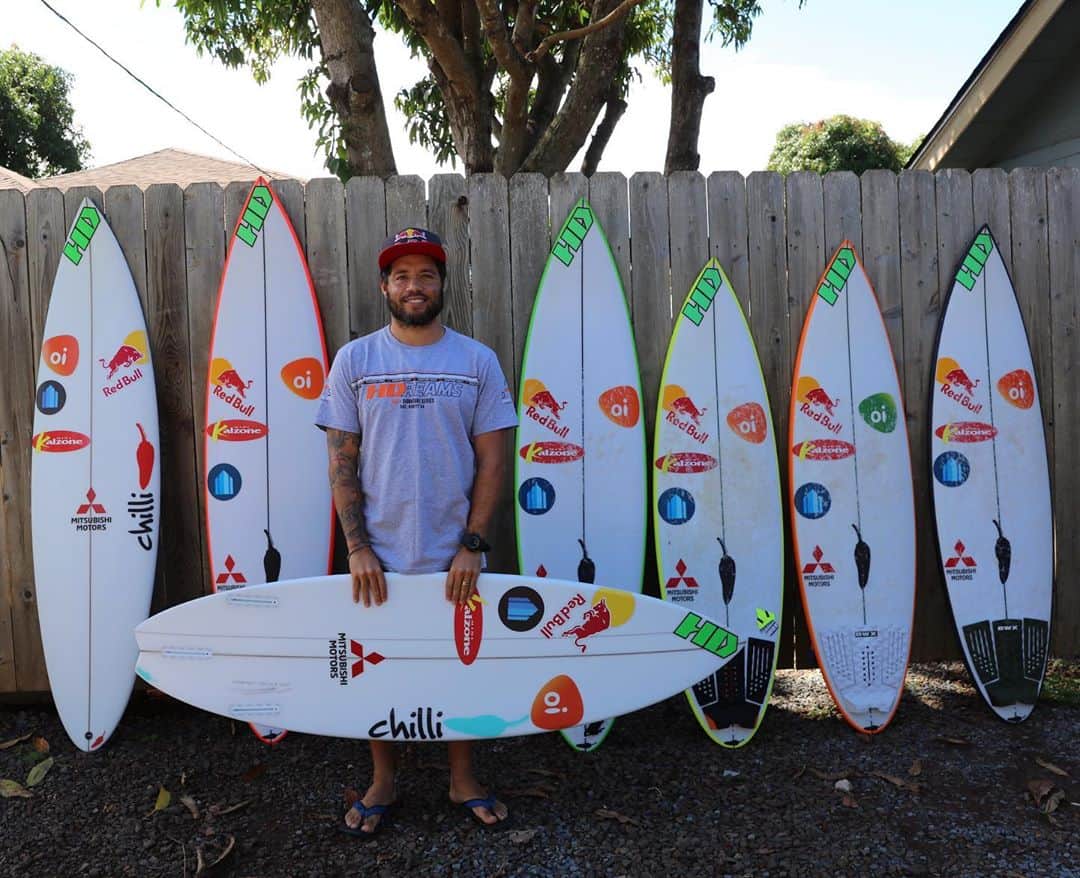 アドリアーノ・デ・ソウザのインスタグラム：「@chilli_surfboards 🇧🇷🇺🇸🇳🇿 for the support, Brazil, USA and Australia 🤙 @chilli_surfboards_usa 🤙」