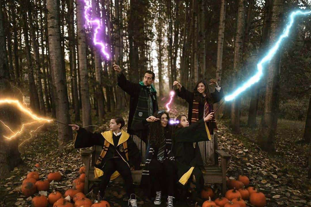 ジェイコブ・トレンブレイのインスタグラム：「Mischief Managed #HappyHalloween 🎃 (📷: @camillecandia) * * #harrypotter #hogwarts #hufflepuff #ravenclaw #slytherin #gryffindor #halloween」