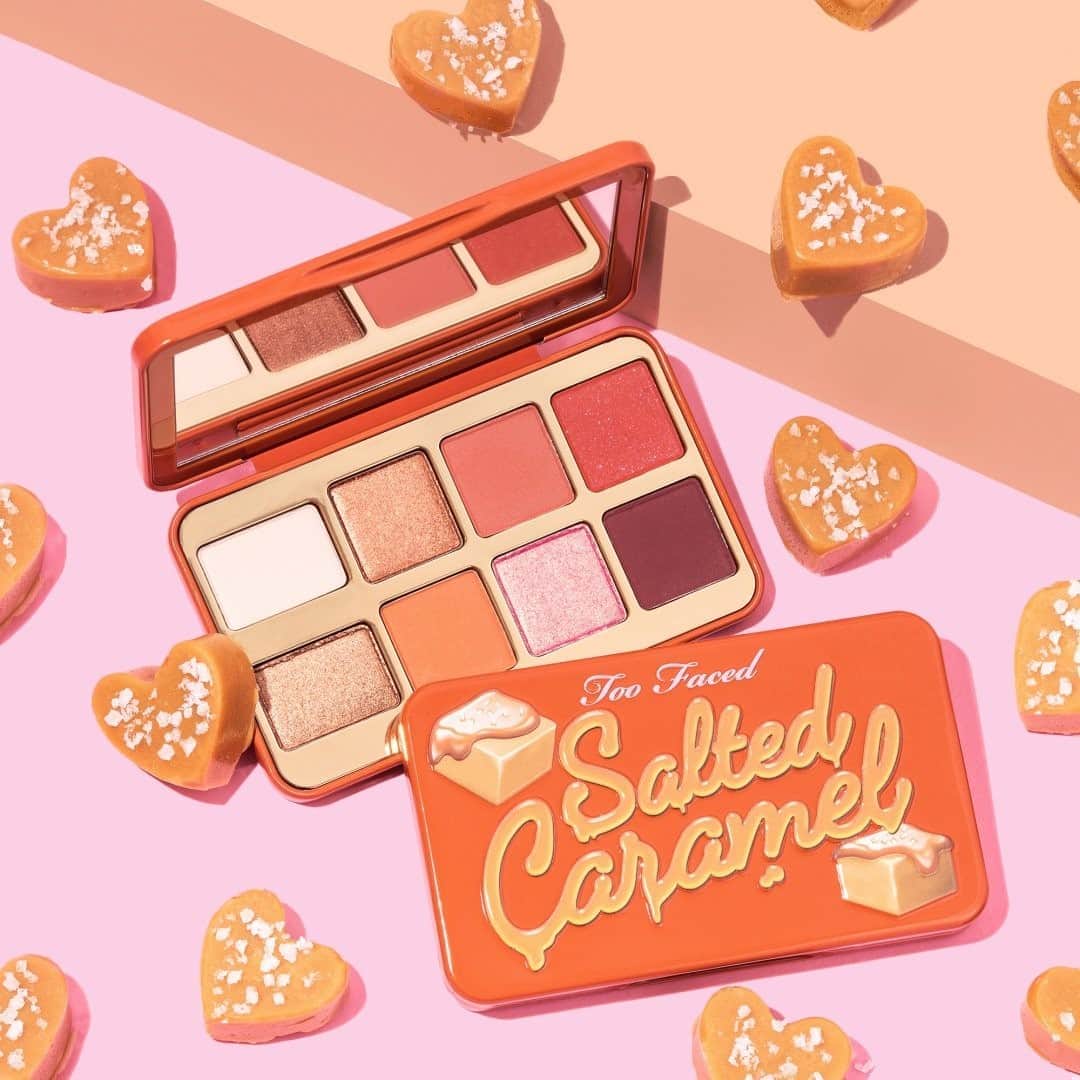Too Facedさんのインスタグラム写真 - (Too FacedInstagram)「Our Salted Caramel Mini Eye Shadow Palette is a real treat! 😍 Filled with 8 exclusive warm and buttery neutrals that smell like salted caramel! 🔥 #toofaced」10月31日 3時31分 - toofaced