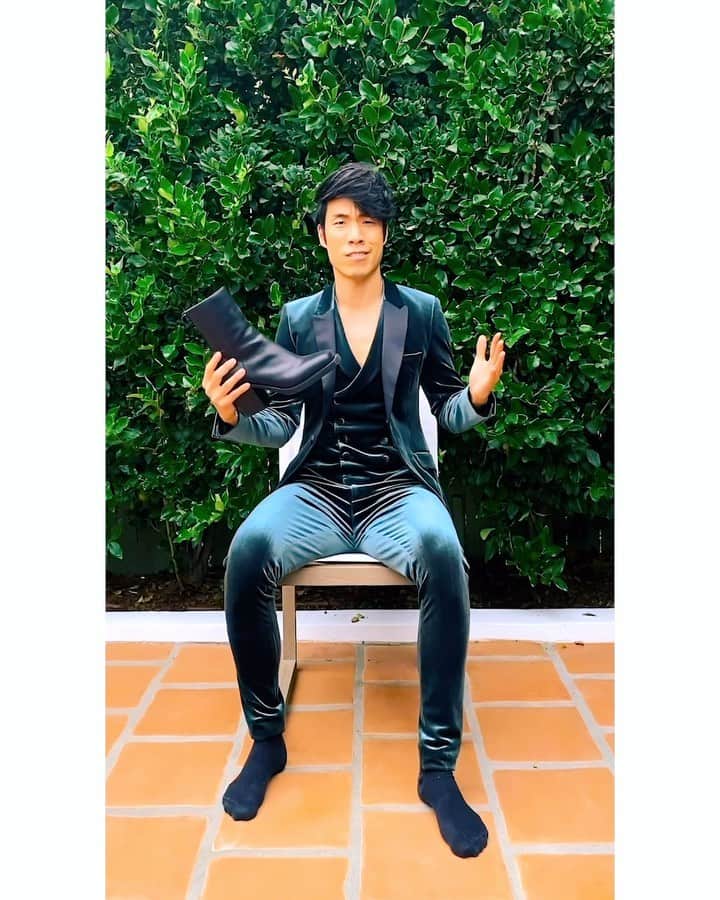 ユージン・リー・ヤンのインスタグラム：「surprise 👢 #Avatar #Halloween 🎃 #Eugenoween costume by @mystical.unicorn.studio  makeup by @ariannachayleneblean  boots by @romansipe」