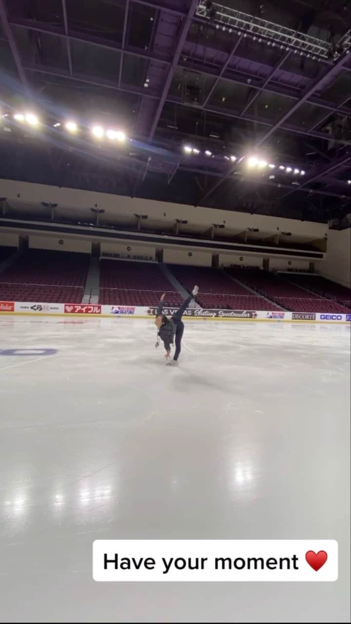 長洲未来のインスタグラム：「When you’re a figure skater who is feeling FOMO and you figure out a way to get back on the ice ♥️ #skateamerica」