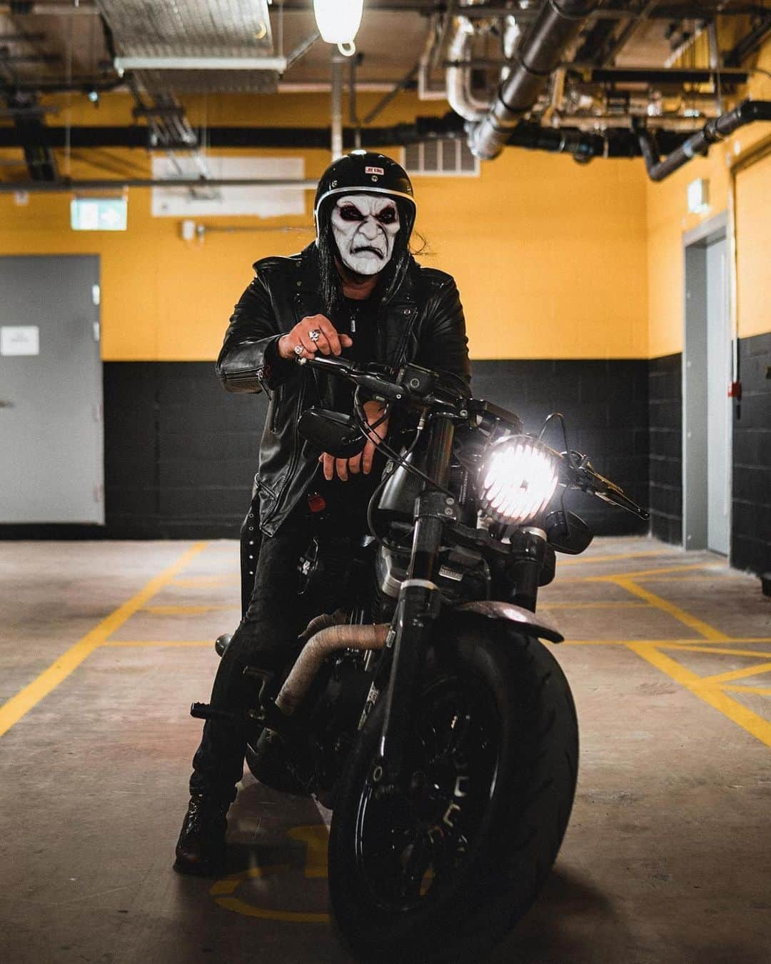 epidemic_motorsさんのインスタグラム写真 - (epidemic_motorsInstagram)「💀𝐇𝐀𝐏𝐏𝐘 𝐇𝐀𝐋𝐋𝐎𝐖𝐄𝐄𝐍💀@ricmtat . . . @throttlerockers @harleydavidson @harleydavidson_uk #harley #harleydavidson #harleydavidsonmotorcycles #harleysofinstagram #harleydavidsonsportster #sportster1200 #harleyroadster #HDRoadster #xl1200cx #sportster883 #sportster48 #epidemicmotors #epidemic_motors  #harleylife #harleyrider #bikersofinstagram #biker #bikerlife #freedomisafulltank #loudpipessavelives #motorcycle . #sportsterlovers #sportstermagazine #sportsteraddicts #sportstersquad #throttlerockers #happyhalloween #happyharleyween」10月31日 3時56分 - epidemic_motors