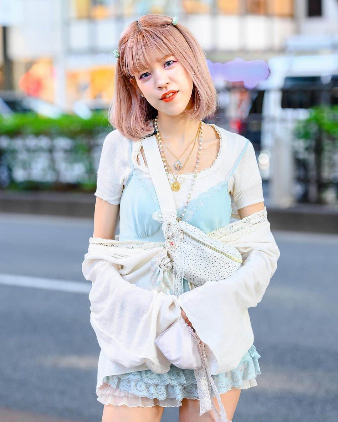Harajuku Japanさんのインスタグラム写真 - (Harajuku JapanInstagram)「Japanese fashion designer Akino (@akino_parcasilky) - her brand is Parca Silky - on the street in Harajuku wearing a pastel look with pink hair, vintage and antique lace and lingerie, and baby doll shoes from Bubbles Harajuku.」10月31日 3時54分 - tokyofashion