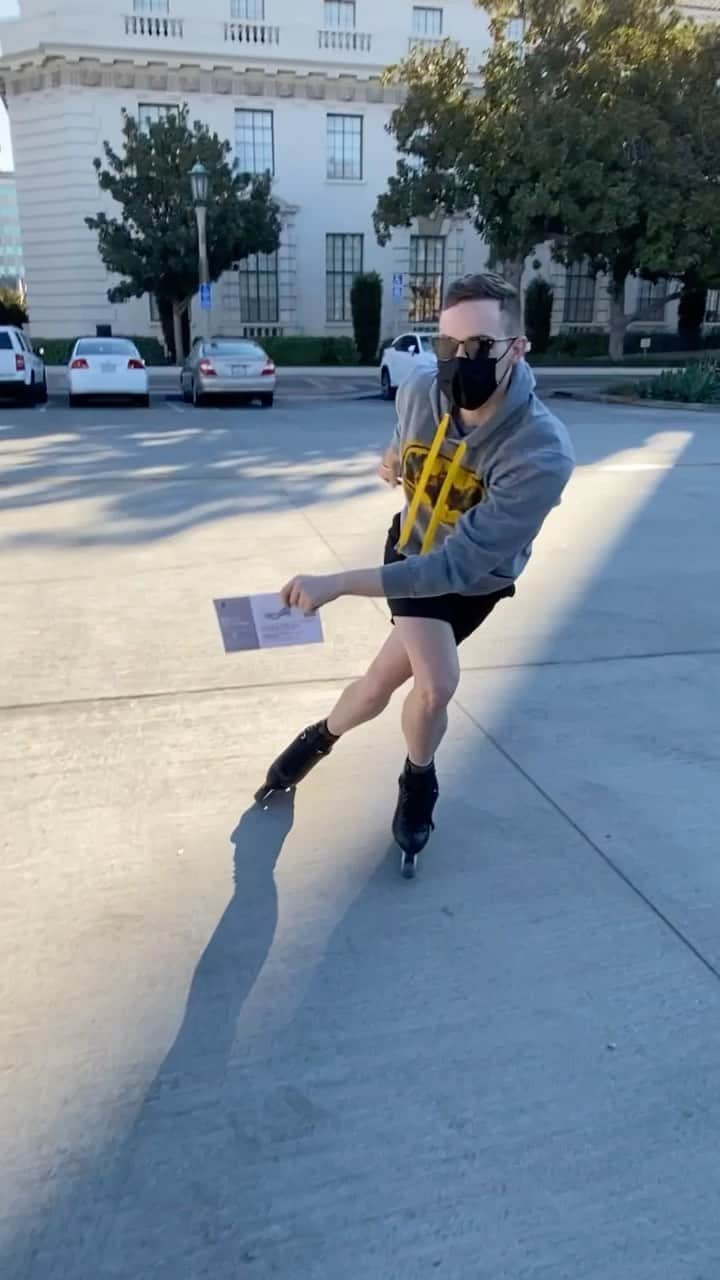 アダム・リッポンのインスタグラム：「In probably the most important performance of my life, I skated to the ballot drop box and perfectly landed my vote for #bidenharris2020 🇺🇸 They will be talking about this for years.」