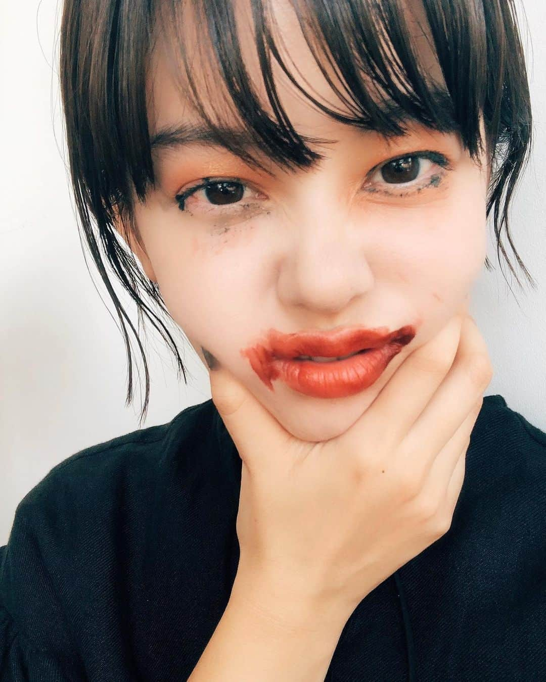 青柳文子さんのインスタグラム写真 - (青柳文子Instagram)「娘が自由にやってくれたメイク💄 ハロウィン感すこしある🎃🧟‍♀️🧛‍♀️  野崎くんがナレーションしてくれたYouTube見てくれましたでしょうか📽あの時の。  娘は去年までハッピーハロリン🧙🏻‍♀️ トリックアトリー！ と言っててかわいかった  今年ははっきり言えていた〜 happy halloween👻」10月31日 3時59分 - aoyagifumiko